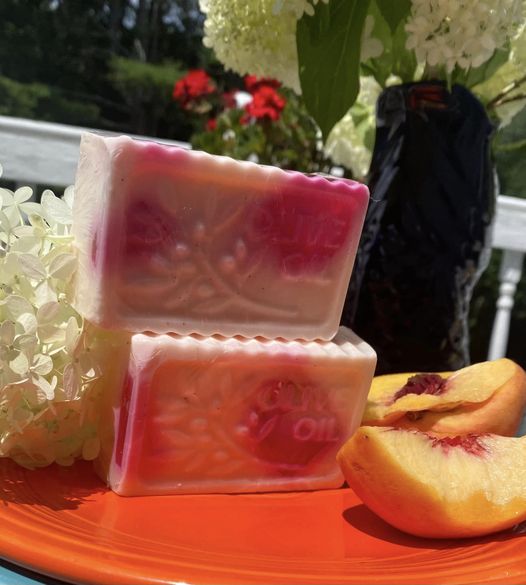 GINGER PEACH Shea Butter with Olive Oil and Glycerin.  The scent of an orchard of peaches.