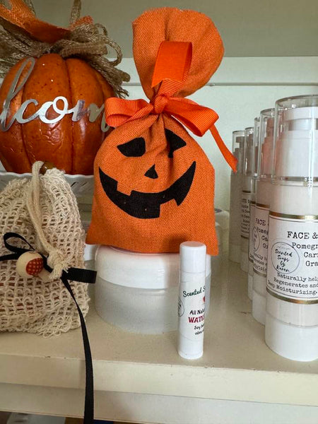 Pumpkin Face Gift Set. Each bag contains a pumpkin scented or pineapple scented pumpkin. Each Package includes one lip balm.